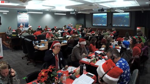 Chính phủ hết tiền, quân đội Mỹ vẫn theo dõi ông già Noel - Ảnh 1. Chính phủ hết tiền, quân đội Mỹ vẫn theo dõi ông già Noel - Ảnh 1.