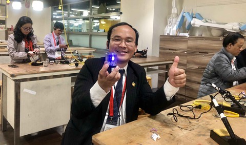 Hiệu trưởng học... trải nghiệm sáng tạo - Ảnh 2. Hiệu trưởng học... trải nghiệm sáng tạo - Ảnh 2.
