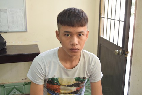 Bắt quả tang 2 thanh niên mang sơn, mắm tôm, vàng mã đi đòi nợ - Ảnh 1. Bắt quả tang 2 thanh niên mang sơn, mắm tôm, vàng mã đi đòi nợ - Ảnh 1.