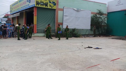 Thanh niên nghi ngáo đá đâm trung tá công an đã chết - Ảnh 1. Thanh niên nghi ngáo đá đâm trung tá công an đã chết - Ảnh 1.