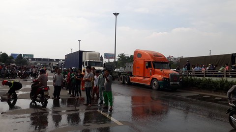 Cháy lớn ở xưởng kinh doanh pallet gỗ gần ngã tư Vũng Tàu - Ảnh 3. Cháy lớn ở xưởng kinh doanh pallet gỗ gần ngã tư Vũng Tàu - Ảnh 3.