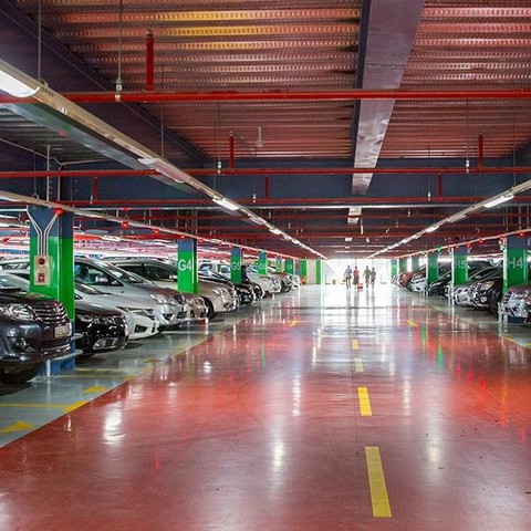 Sắp tăng giá giữ xe ở sân bay Tân Sơn Nhất - Ảnh 1. Sắp tăng giá giữ xe ở sân bay Tân Sơn Nhất - Ảnh 1.