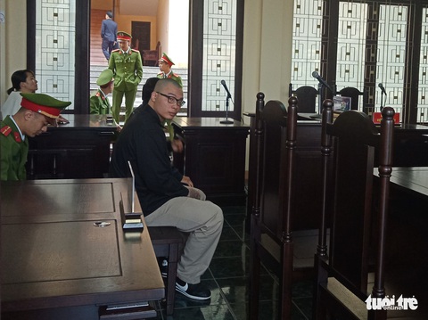 Hai cha con cựu đại tá công an lãnh án vì đánh người trong nhà tử vong - Ảnh 1. Hai cha con cựu đại tá công an lãnh án vì đánh người trong nhà tử vong - Ảnh 1.