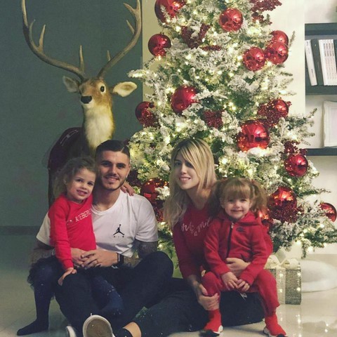 Ronaldo, Harry Kane, Lewandowski,... làm gì trong đêm Noel? - Ảnh 8. Ronaldo, Harry Kane, Lewandowski,... làm gì trong đêm Noel? - Ảnh 8.