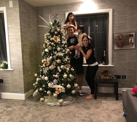 Ronaldo, Harry Kane, Lewandowski,... làm gì trong đêm Noel? - Ảnh 4. Ronaldo, Harry Kane, Lewandowski,... làm gì trong đêm Noel? - Ảnh 4.