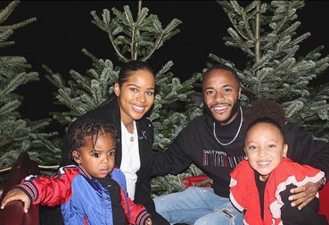 Ronaldo, Harry Kane, Lewandowski,... làm gì trong đêm Noel? - Ảnh 2. Ronaldo, Harry Kane, Lewandowski,... làm gì trong đêm Noel? - Ảnh 2.