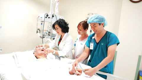 Cứu sống cụ ông 94 tuổi bị viêm phổi nặng và nhồi máu cơ tim cấp - Ảnh 2. Cứu sống cụ ông 94 tuổi bị viêm phổi nặng và nhồi máu cơ tim cấp - Ảnh 2.