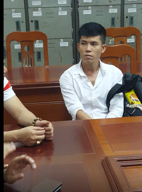 Bắt đường dây bán vũ khí thô sơ, công cụ hỗ trợ quy mô lớn - Ảnh 4. Bắt đường dây bán vũ khí thô sơ, công cụ hỗ trợ quy mô lớn - Ảnh 4.