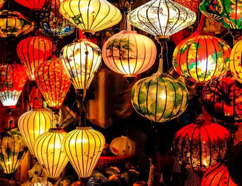 3.000 đèn lồng thắp sáng Hội An, đón chào năm mới - Ảnh 1. 3.000 đèn lồng thắp sáng Hội An, đón chào năm mới - Ảnh 1.