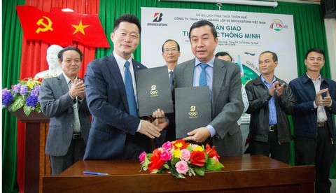 Bridgestone Việt Nam tặng 20 thùng rác thông minh cho thành phố Huế - Ảnh 1. Bridgestone Việt Nam tặng 20 thùng rác thông minh cho thành phố Huế - Ảnh 1.