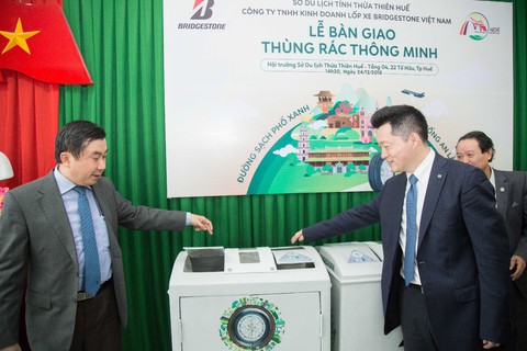 Bridgestone Việt Nam tặng 20 thùng rác thông minh cho thành phố Huế - Ảnh 2. Bridgestone Việt Nam tặng 20 thùng rác thông minh cho thành phố Huế - Ảnh 2.