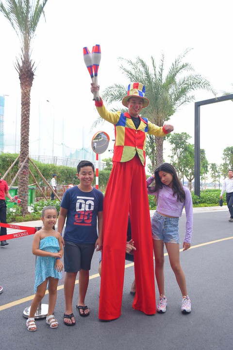 Giáng sinh rộn ràng tại những khu đô thị lớn tại Sài Gòn - Ảnh 2. Giáng sinh rộn ràng tại những khu đô thị lớn tại Sài Gòn - Ảnh 2.