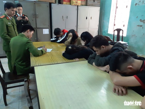 Phát hiện 31 thanh niên nam nữ tụ tập chơi ma túy ở Huế - Ảnh 1. Phát hiện 31 thanh niên nam nữ tụ tập chơi ma túy ở Huế - Ảnh 1.