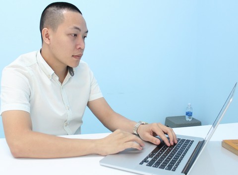 Công dân trẻ tiêu biểu rủ bạn Tây về Việt Nam khởi nghiệp - Ảnh 1. Công dân trẻ tiêu biểu rủ bạn Tây về Việt Nam khởi nghiệp - Ảnh 1.