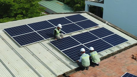 Trường chuyên biệt được tặng điện mặt trời - Ảnh 1. Trường chuyên biệt được tặng điện mặt trời - Ảnh 1.