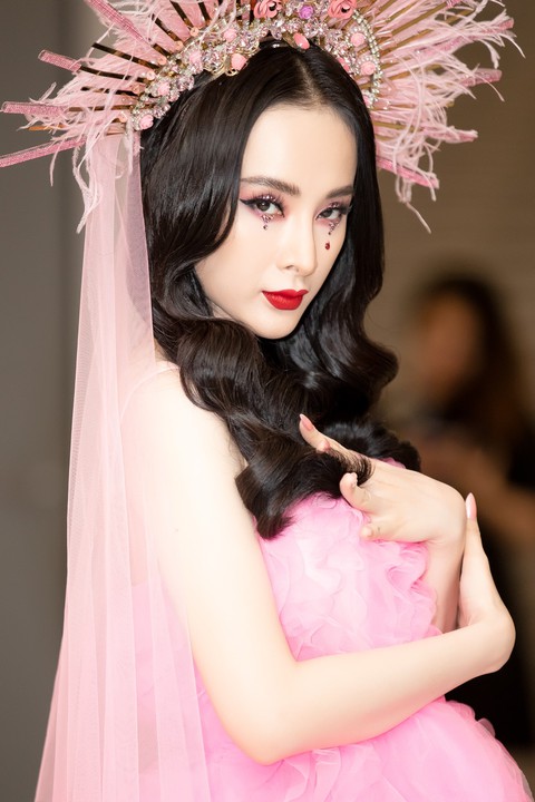 HHen Niê tái hiện cú xoay váy xuất thần” tại sô của Đỗ Mạnh Cường - Ảnh 4. HHen Niê tái hiện cú xoay váy xuất thần” tại sô của Đỗ Mạnh Cường - Ảnh 4.