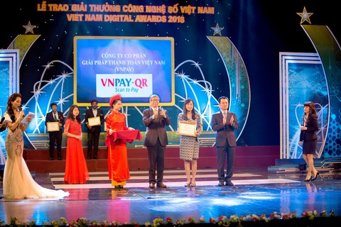 VNPAY được công nhận là ứng dụng công nghệ số xuất sắc năm 2018 - Ảnh 1. VNPAY được công nhận là ứng dụng công nghệ số xuất sắc năm 2018 - Ảnh 1.