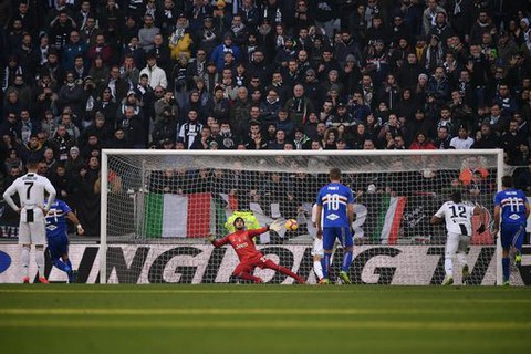 Ronaldo lập cú đúp, Juventus vững vàng đỉnh bảng - Ảnh 2. Ronaldo lập cú đúp, Juventus vững vàng đỉnh bảng - Ảnh 2.