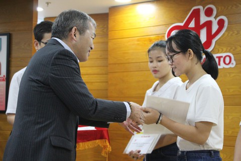 Tân thủ khoa nhận học bổng từ Ajinomoto Việt Nam - Ảnh 2. Tân thủ khoa nhận học bổng từ Ajinomoto Việt Nam - Ảnh 2.