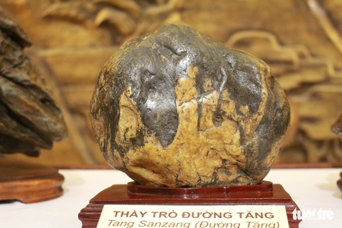 Nhà sưu tập Phan Khôi triển lãm đá cảnh Suiseki tại Đà Nẵng - Ảnh 12. Nhà sưu tập Phan Khôi triển lãm đá cảnh Suiseki tại Đà Nẵng - Ảnh 12.