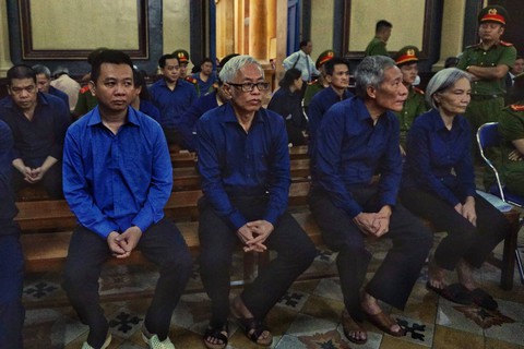 Vũ nhôm nộp 9 trang viết tay cho rằng mình bị oan - Ảnh 2. Vũ nhôm nộp 9 trang viết tay cho rằng mình bị oan - Ảnh 2.