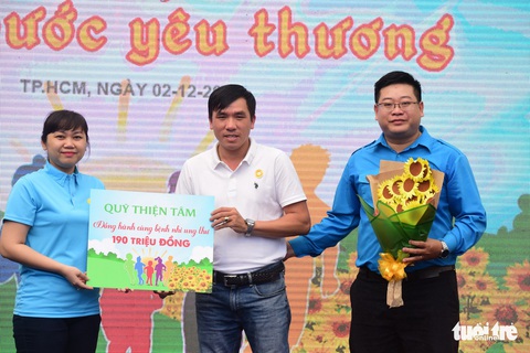 Ngày hội hoa hướng dương: Nhân lên triệu tấm lòng - Ảnh 4. Ngày hội hoa hướng dương: Nhân lên triệu tấm lòng - Ảnh 4.