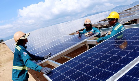 Rầm rộ đầu tư điện mặt trời - Ảnh 1. Rầm rộ đầu tư điện mặt trời - Ảnh 1.
