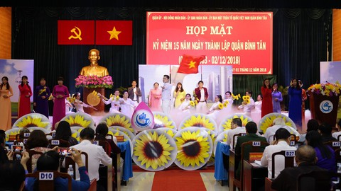 Qui Phúc đón nhận bằng khen Thủ Tướng Chính Phủ - Ảnh 2. Qui Phúc đón nhận bằng khen Thủ Tướng Chính Phủ - Ảnh 2.