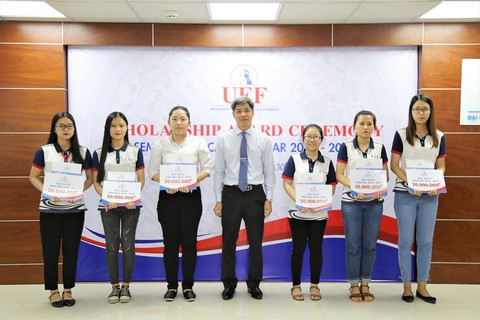 Học bổng hơn 800 triệu dành cho sinh viên vượt khó học tốt - Ảnh 1. Học bổng hơn 800 triệu dành cho sinh viên vượt khó học tốt - Ảnh 1.