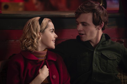 Chilling adventures of Sabrina: Khi cô phù thủy không còn nhỏ - Ảnh 7. Chilling adventures of Sabrina: Khi cô phù thủy không còn nhỏ - Ảnh 7.