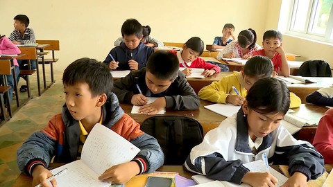 Lấy ý kiến học sinh vụ phạt 231 cái tát: Sai lại chồng sai! - Ảnh 1. Lấy ý kiến học sinh vụ phạt 231 cái tát: Sai lại chồng sai! - Ảnh 1.