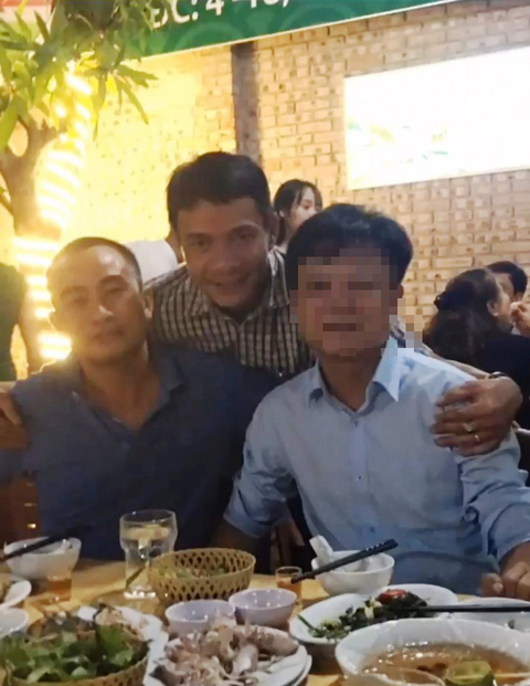 Kỷ luật thiếu tá công an ăn nhậu với đương sự trong lúc làm nhiệm vụ - Ảnh 1. Kỷ luật thiếu tá công an ăn nhậu với đương sự trong lúc làm nhiệm vụ - Ảnh 1.