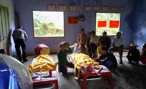 Khi được tìm thấy, bà Hưng vẫn còn bế đứa cháu ngoại - Ảnh 4. Khi được tìm thấy, bà Hưng vẫn còn bế đứa cháu ngoại - Ảnh 4.
