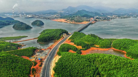 Thủ tướng phát lệnh khai trương sân bay Vân Đồn - Ảnh 4. Thủ tướng phát lệnh khai trương sân bay Vân Đồn - Ảnh 4.