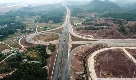 Thủ tướng phát lệnh khai trương sân bay Vân Đồn - Ảnh 5. Thủ tướng phát lệnh khai trương sân bay Vân Đồn - Ảnh 5.