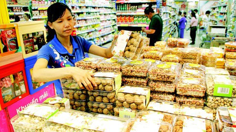 100.000 đồng đến hàng chục triệu đồng một giỏ quà tết - Ảnh 1. 100.000 đồng đến hàng chục triệu đồng một giỏ quà tết - Ảnh 1.
