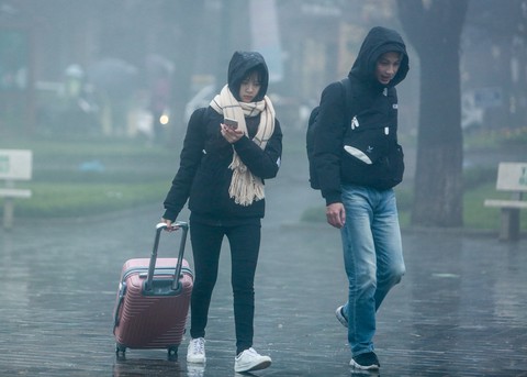 Bất chấp mưa lạnh, du khách đổ về Sa Pa săn băng, tuyết - Ảnh 5. Bất chấp mưa lạnh, du khách đổ về Sa Pa săn băng, tuyết - Ảnh 5.