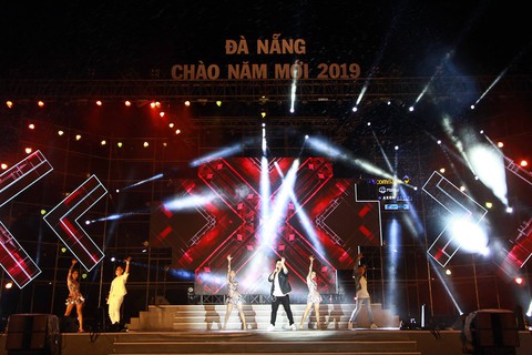23h15, Tuổi Trẻ truyền hình trực tiếp lễ hội chào năm mới 2019 tại TP.HCM, Đà Nẵng, Hà Nội - Ảnh 4. 23h15, Tuổi Trẻ truyền hình trực tiếp lễ hội chào năm mới 2019 tại TP.HCM, Đà Nẵng, Hà Nội - Ảnh 4.