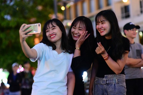23h15, Tuổi Trẻ truyền hình trực tiếp lễ hội chào năm mới 2019 tại TP.HCM, Đà Nẵng, Hà Nội - Ảnh 9. 23h15, Tuổi Trẻ truyền hình trực tiếp lễ hội chào năm mới 2019 tại TP.HCM, Đà Nẵng, Hà Nội - Ảnh 9.