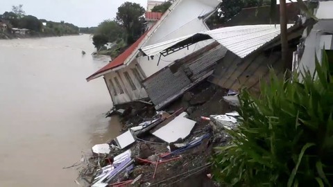Bão, động đất cướp giáng sinh và năm mới của nhiều người dân Philippines - Ảnh 1. Bão, động đất cướp giáng sinh và năm mới của nhiều người dân Philippines - Ảnh 1.