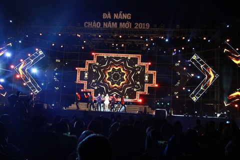 Cả nước rực rỡ đêm pháo hoa, Việt Nam chào năm mới 2019! - Ảnh 9. Cả nước rực rỡ đêm pháo hoa, Việt Nam chào năm mới 2019! - Ảnh 9.