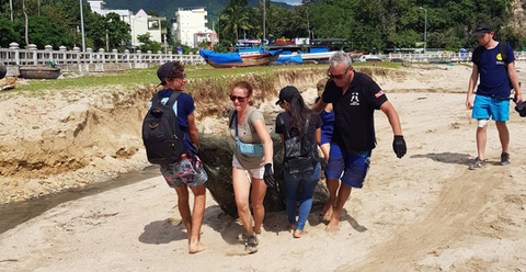 Bãi biển sạch - món quà năm mới cho Nha Trang - Ảnh 4. Bãi biển sạch - món quà năm mới cho Nha Trang - Ảnh 4.