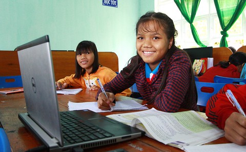 Thầy cô bảo bọc học trò mồ côi - Ảnh 1. Thầy cô bảo bọc học trò mồ côi - Ảnh 1.