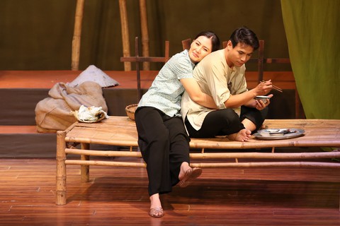 Đêm cuối năm: Những mầm thiện được gieo ở Nửa đời ngơ ngác - Ảnh 9. Đêm cuối năm: Những mầm thiện được gieo ở Nửa đời ngơ ngác - Ảnh 9.