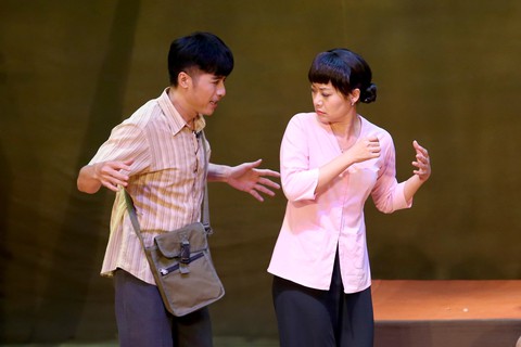 Đêm cuối năm: Những mầm thiện được gieo ở Nửa đời ngơ ngác - Ảnh 7. Đêm cuối năm: Những mầm thiện được gieo ở Nửa đời ngơ ngác - Ảnh 7.