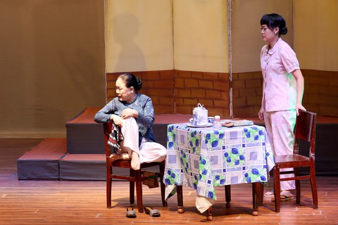 Đêm cuối năm: Những mầm thiện được gieo ở Nửa đời ngơ ngác - Ảnh 4. Đêm cuối năm: Những mầm thiện được gieo ở Nửa đời ngơ ngác - Ảnh 4.