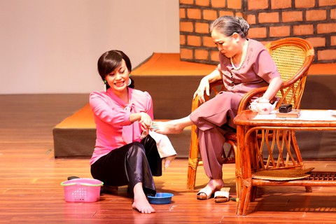 Đêm cuối năm: Những mầm thiện được gieo ở Nửa đời ngơ ngác - Ảnh 8. Đêm cuối năm: Những mầm thiện được gieo ở Nửa đời ngơ ngác - Ảnh 8.