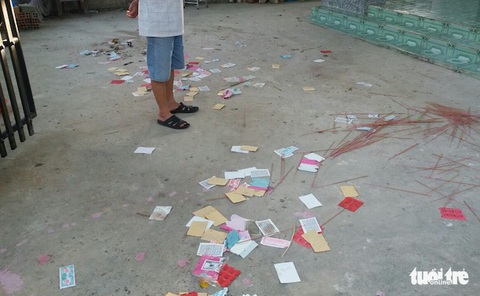 Bị phạt 14 triệu đồng vì mang sơn, mắm tôm đi đòi nợ - Ảnh 3. Bị phạt 14 triệu đồng vì mang sơn, mắm tôm đi đòi nợ - Ảnh 3.