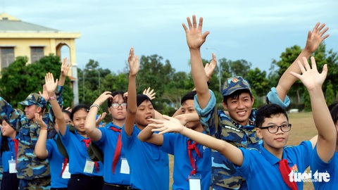 Chiến sĩ trẻ tranh tài với các bé thiếu nhi - Ảnh 7. Chiến sĩ trẻ tranh tài với các bé thiếu nhi - Ảnh 7.