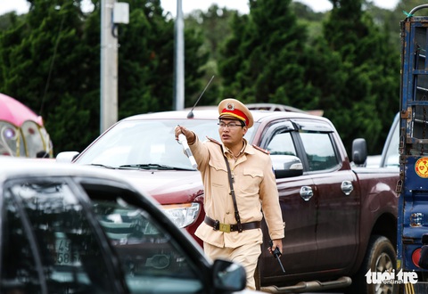 Khu trung tâm TP Đà Lạt tràn ngập xe du lịch - Ảnh 5. Khu trung tâm TP Đà Lạt tràn ngập xe du lịch - Ảnh 5.